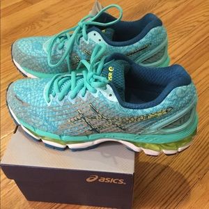 ASICS Gel-Nimbus 17 Lite-Show Running Shoe